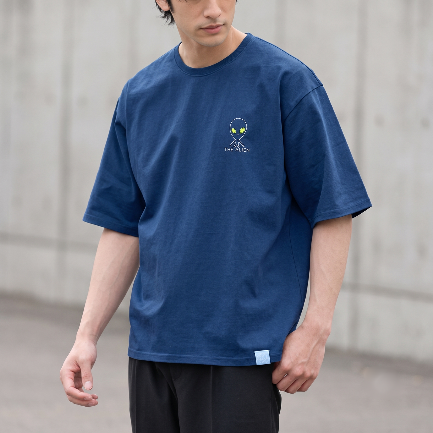 【初回モニター限定】［プレミアム刺繍・エイリアン] フェードウォッシュ Tシャツ – ネイビー